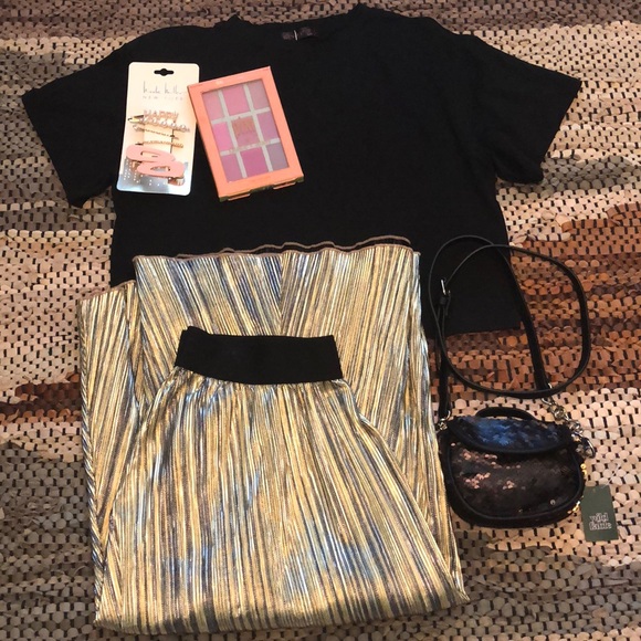 LuLaRoe Dresses & Skirts - LuLaRoe Gold, Silver, and Black Pleated Skirt M